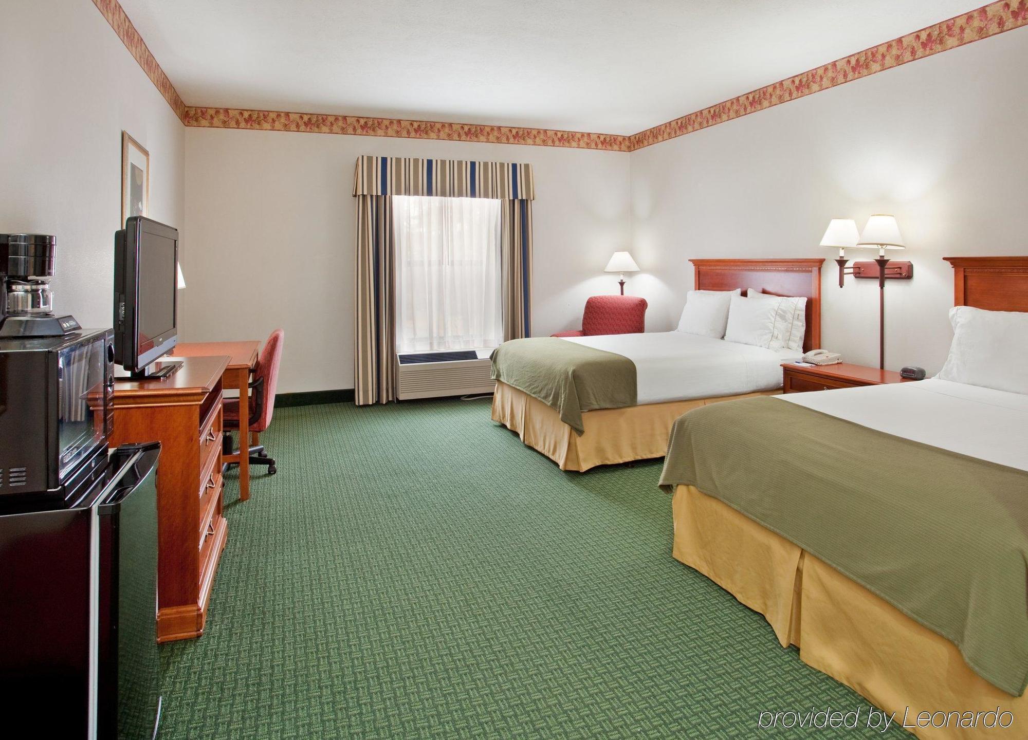 Holiday Inn Express & Suites Batesville By Ihg Exterior foto