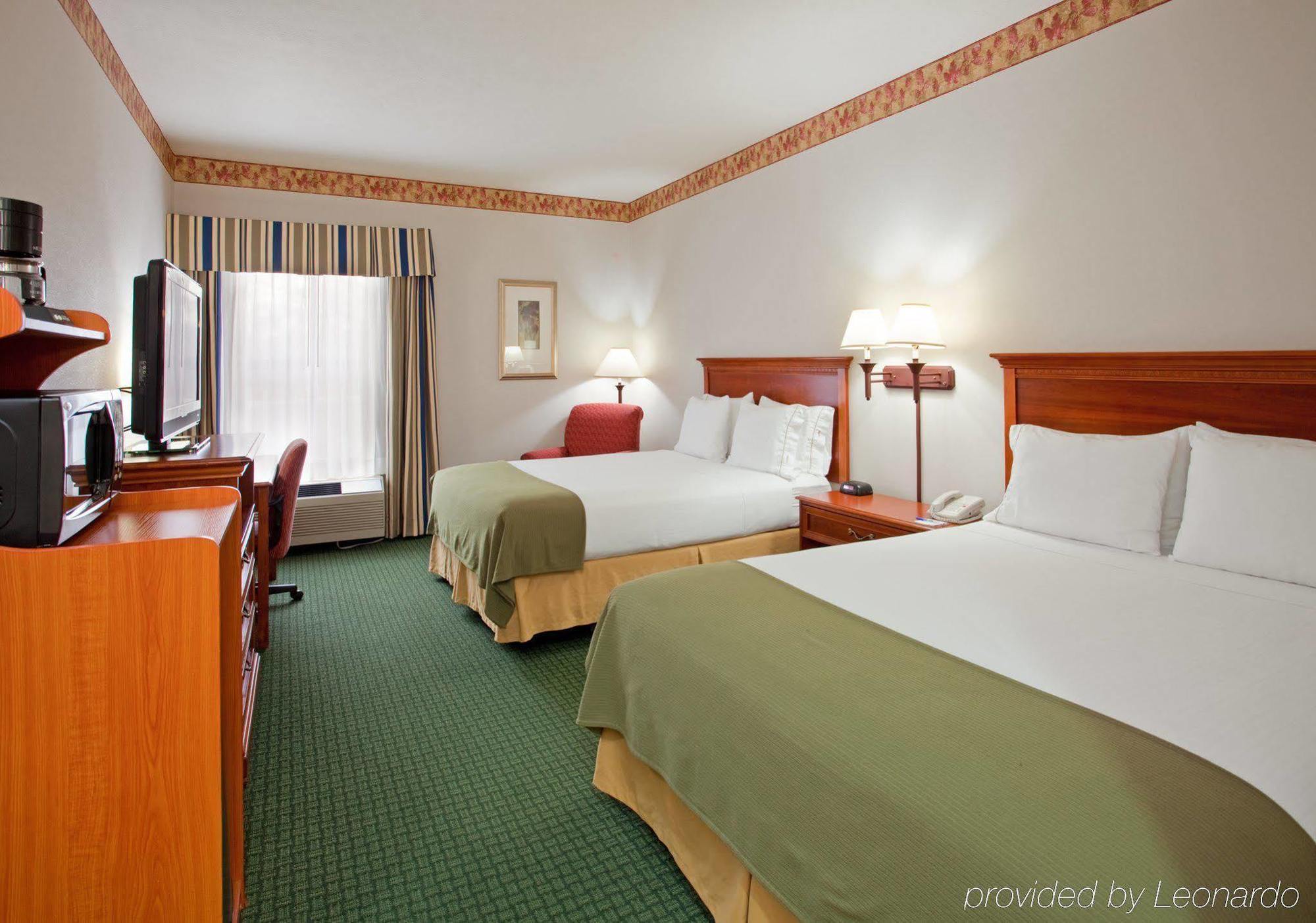 Holiday Inn Express & Suites Batesville By Ihg Habitación foto